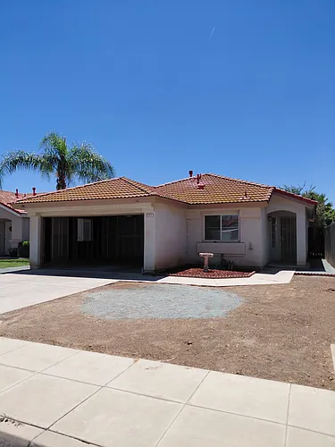 5757 W Vartikian Ave Photo 1