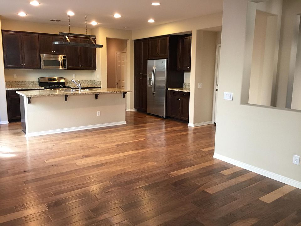 1st image of 280 W Sparkleberry Ave