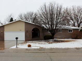 3101 Tam Oshanter Dr, Hays, KS 67601