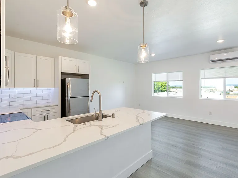 1814 E Carol St — Photo 9