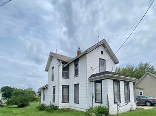 813 Valley St, Mediapolis, IA 52637