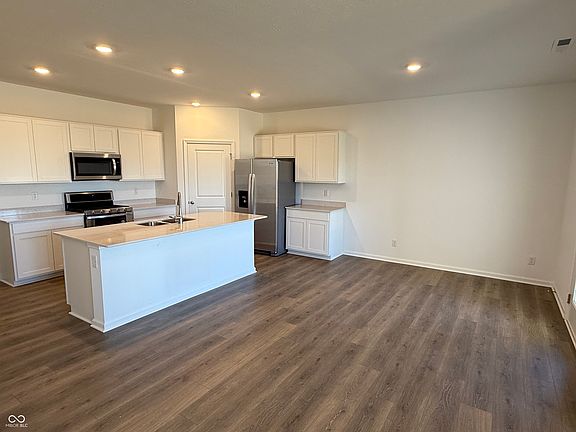 3rd image of 107 Marble Wood Dr