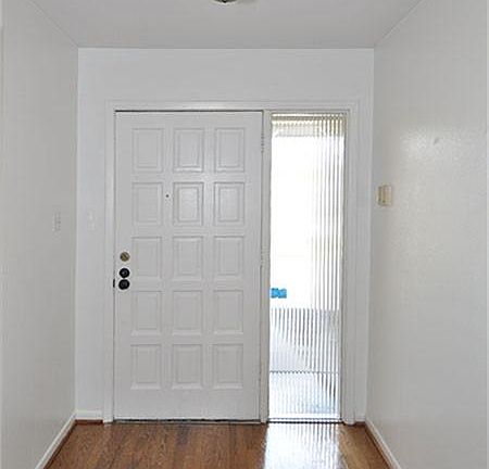4th image of 2031 Lake Village Dr