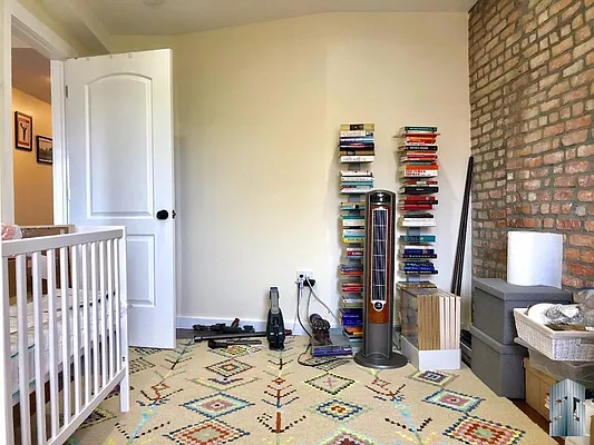 Rented by Skyline Group Real Estate | media 33