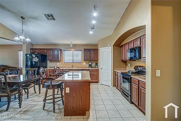 10214 W Raymond St — Photo 2