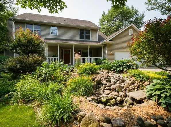 882 Lois Ln, Lino Lakes, MN 55014