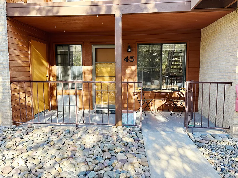1045 Tower Butte Rd — Photo 2