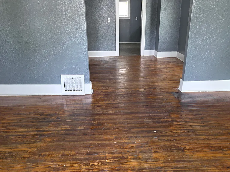 1214 W Brons Ave — Photo 3