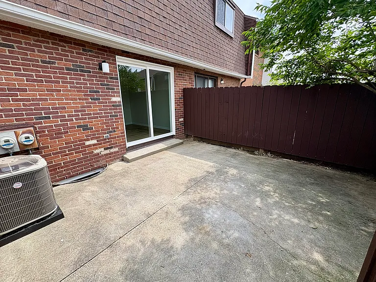 1884 Willoway Cir S — Photo 15