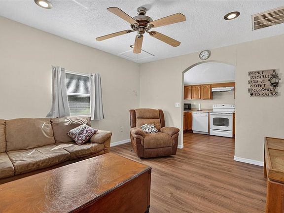 3rd image of 140 WILLIAMS STREET