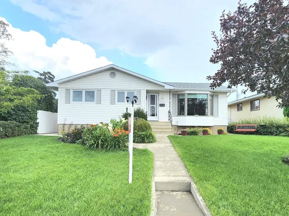 13307 Delwood Rd NW, Edmonton, AB T5C 3B5