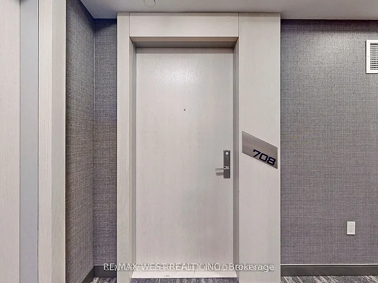 77 Mutual St #708 — Photo 29