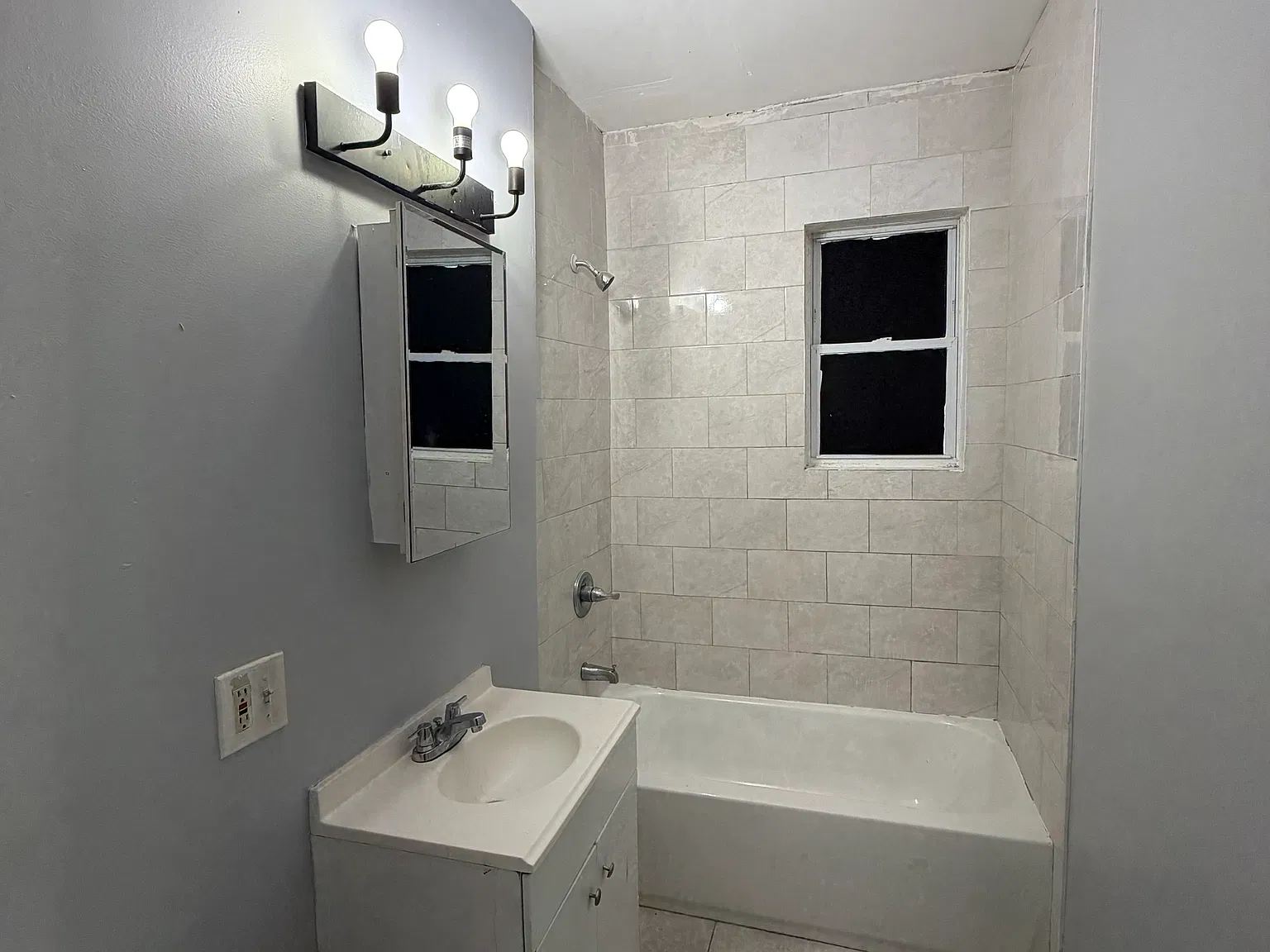 3 bed, 1000 sqft, $1,750 — Photo 3