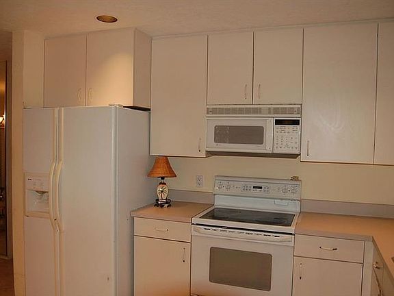 4th image of 2950 Captiva Dr