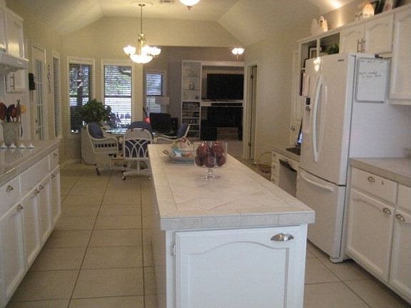 4th image of 607 Charleston Dr
