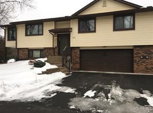 596 Donegal Cir, Shoreview, MN 55126