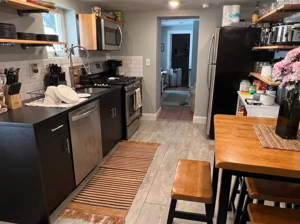 33 Chelsea St #1A, Boston, MA 02128