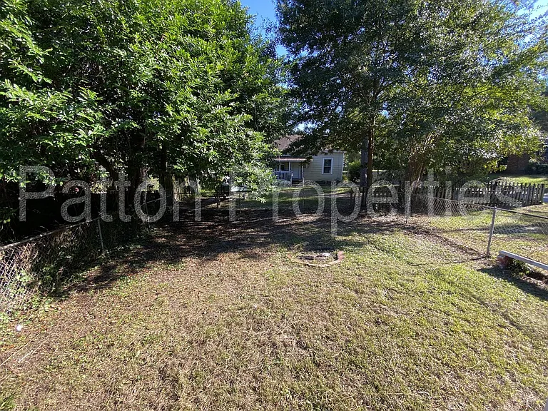 221 S Lucas St — Photo 14