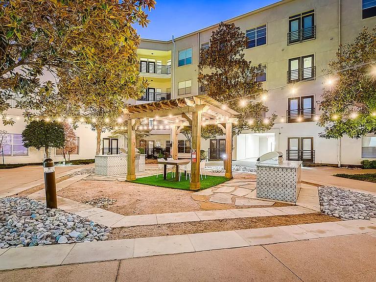 5 Mockingbird Apartments — Photo 52