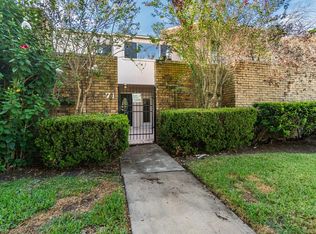 71 Chervil Cmn, Lake Jackson, TX 77566