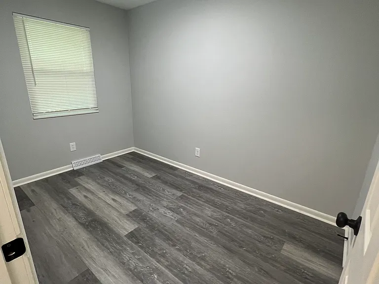 2559 & 2561 Edwin Ave #2561 — Photo 12