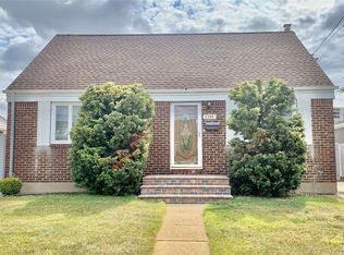 2309 Spruce St, Seaford, NY 11783