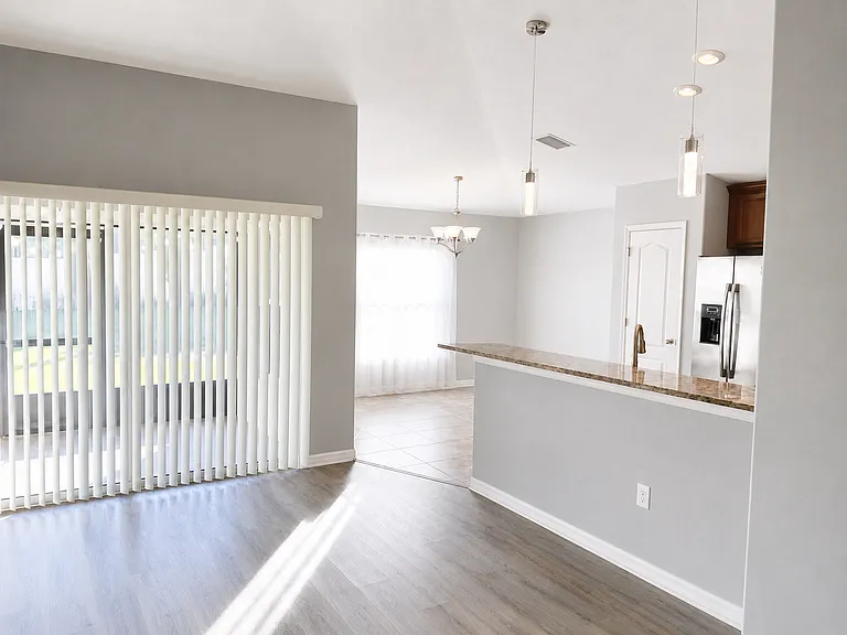 18686 Dobson Dr — Photo 4