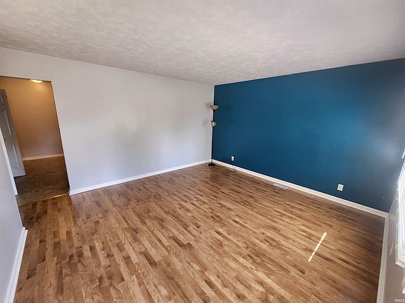 3rd image of 7604 E Gum St