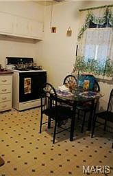 3rd image of 7635 Fairham Ave