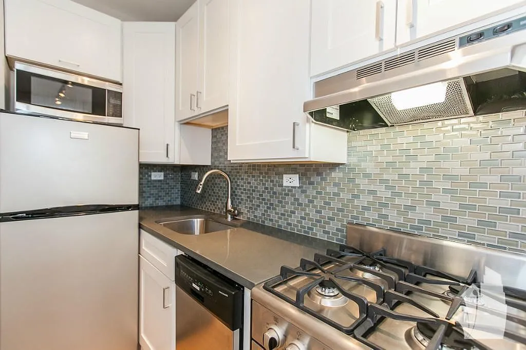 Studio, 1.0 bath, 300 sqft, $1,520 — Photo 1