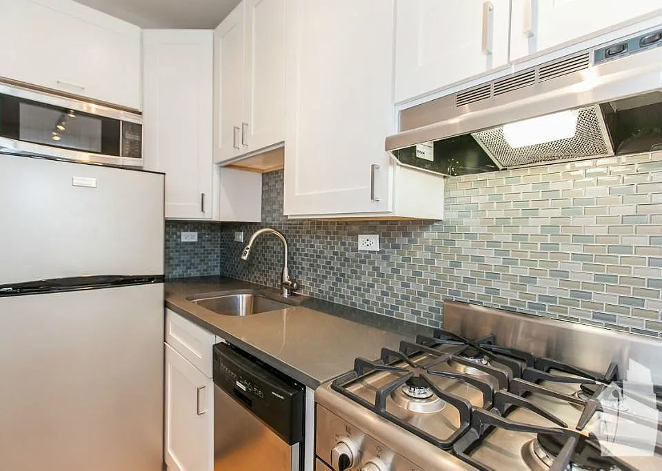 511 W Belmont Ave #33