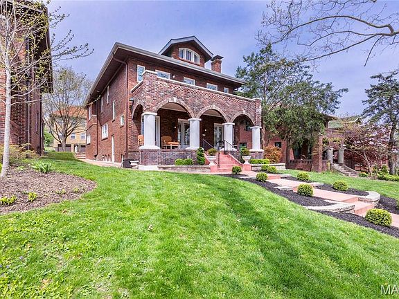 3rd image of 7715 Country Club Ct