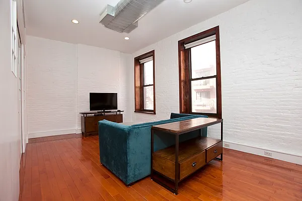 Rented by Jade Stone Real Estate Consulting | media 41