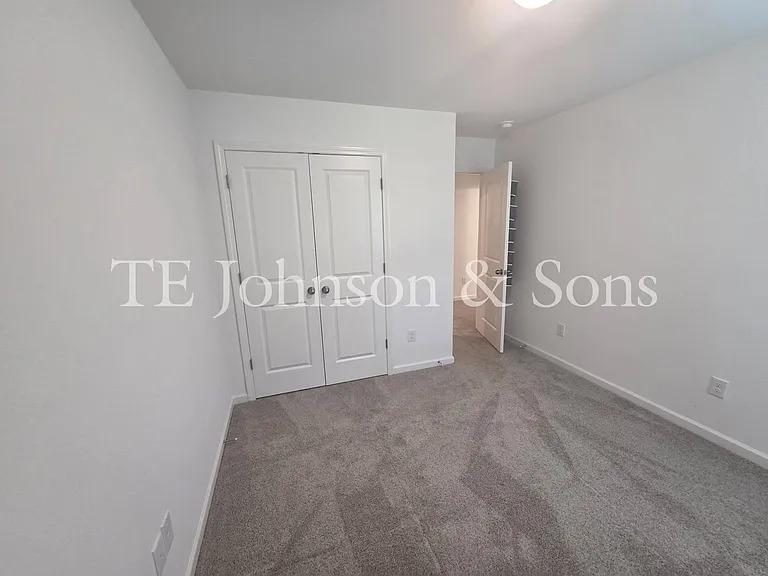223 Latrobe Ln — Photo 16