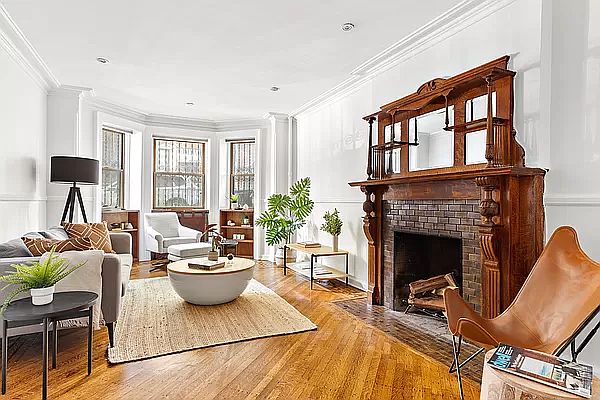 1st image of 22 Montgomery Pl APT 1