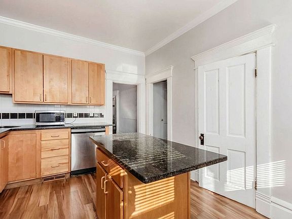 4th image of 147 W 9th Ave