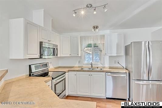 4th image of 1470 Daniel St