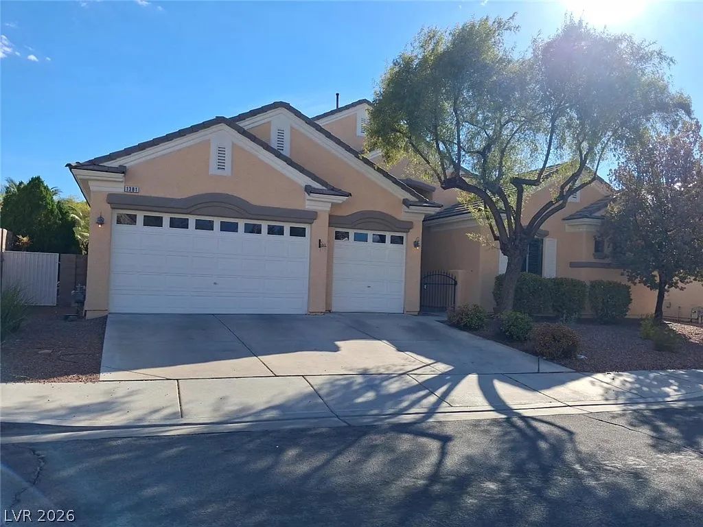 3 bed, 3.0 bath, 3035 sqft, $3,300 — Photo 1