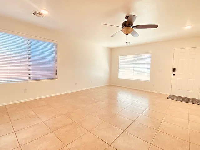 3 bed 2 bath with heated pool — Photo 4