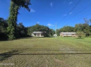 633 Piner Rd, Wilmington, NC 28409