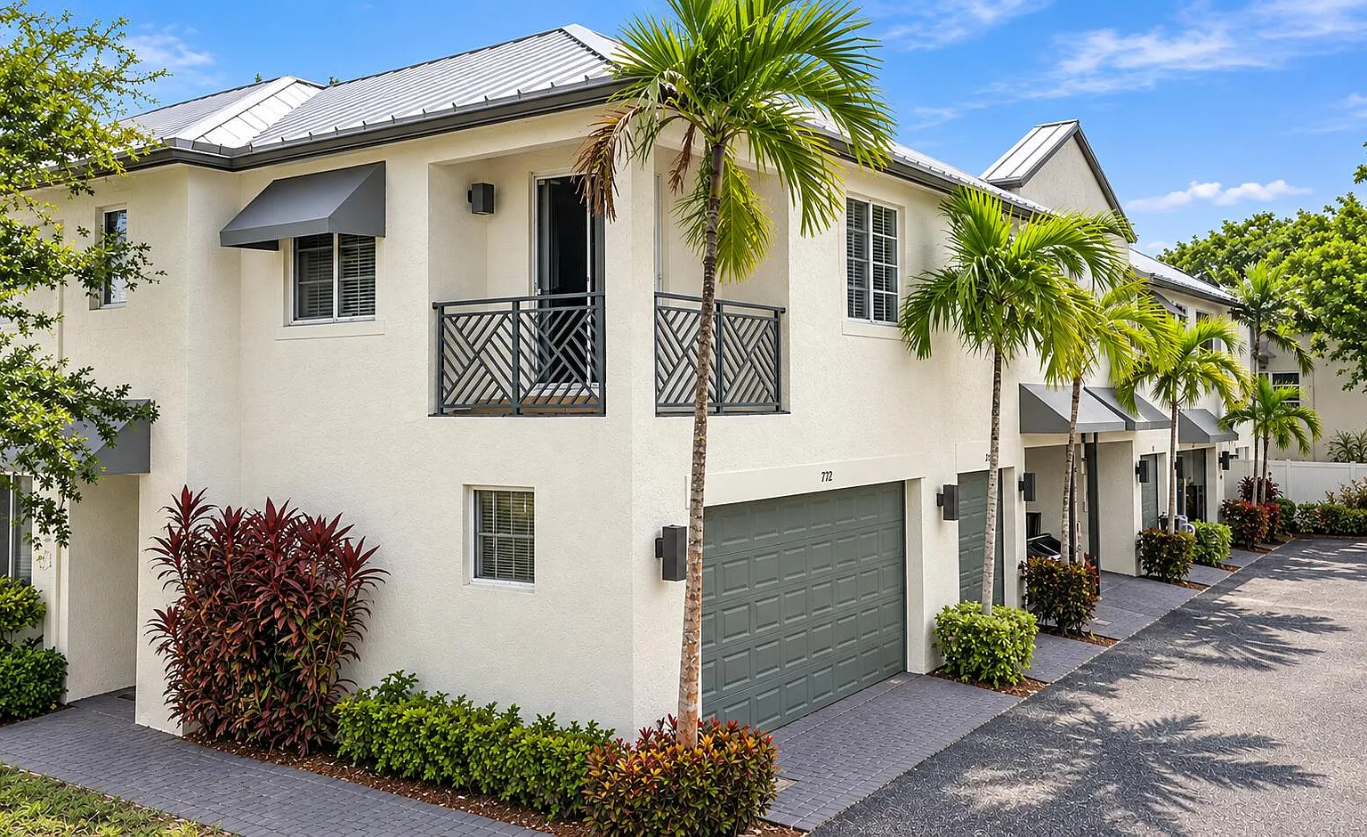 3 bed, 2.5 bath, 2109 sqft, $4,100 — Photo 1