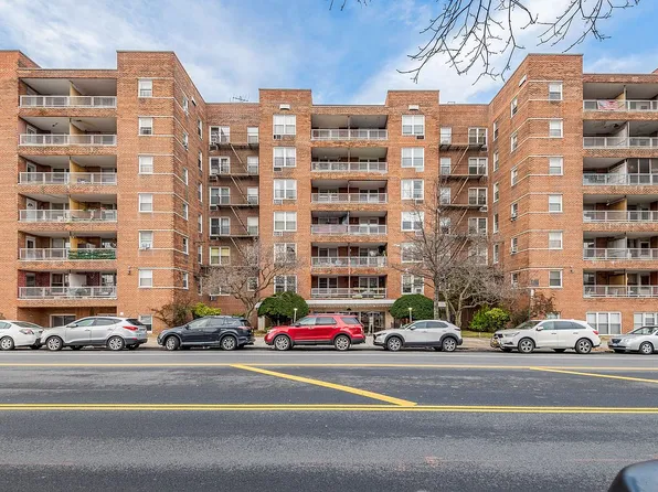 6011 Broadway APT 3C, Flushing, NY 11377