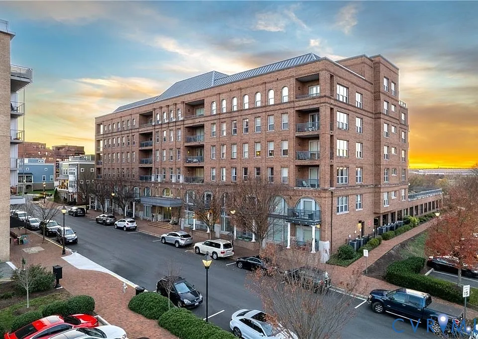 4820 Old Main St #301