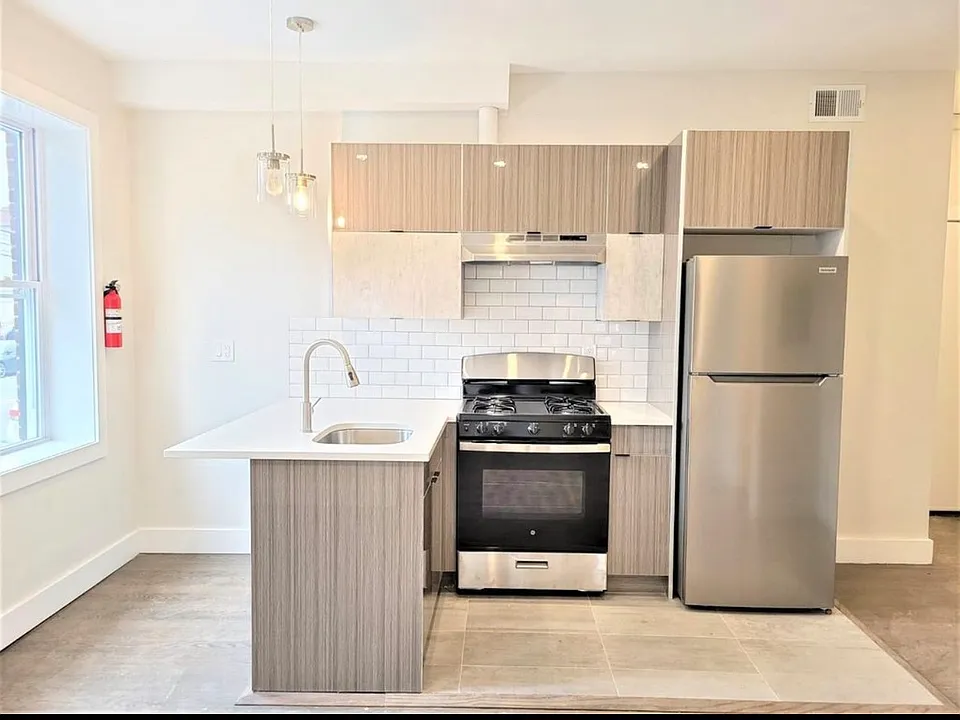 535 Hawthorne Ave #203A