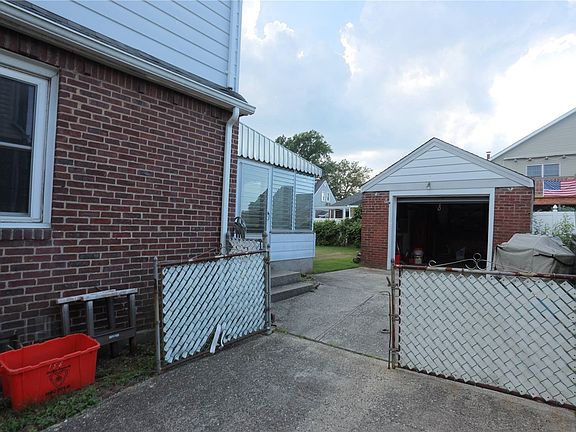 3rd image of 156 Grange St