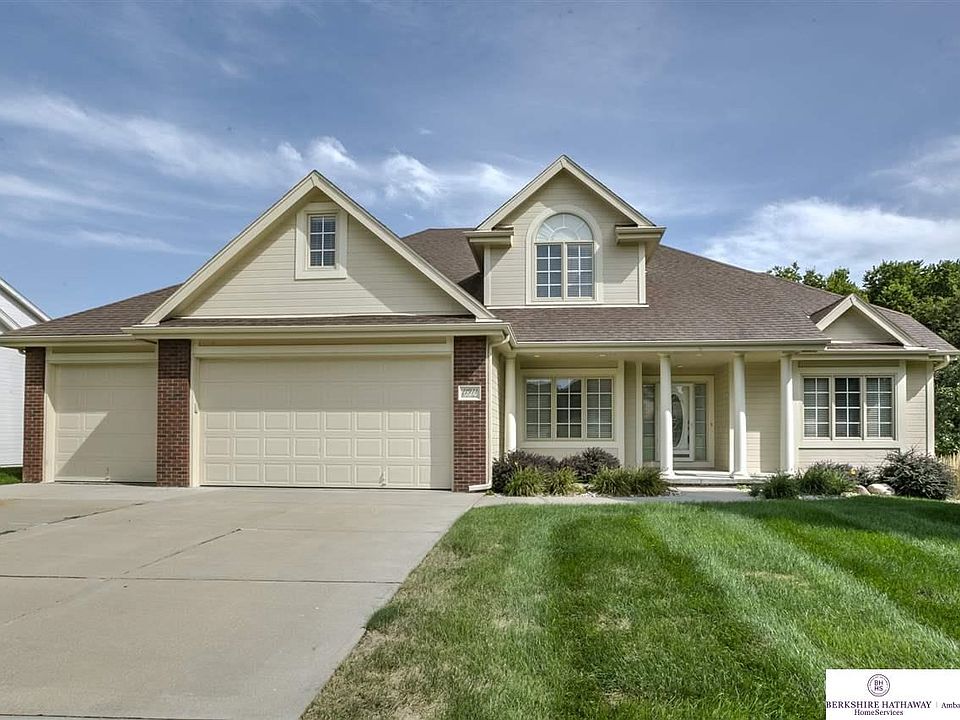 4 Bedroom walkout in Lakewood Villages.  Backs to trees.  4 car garage.