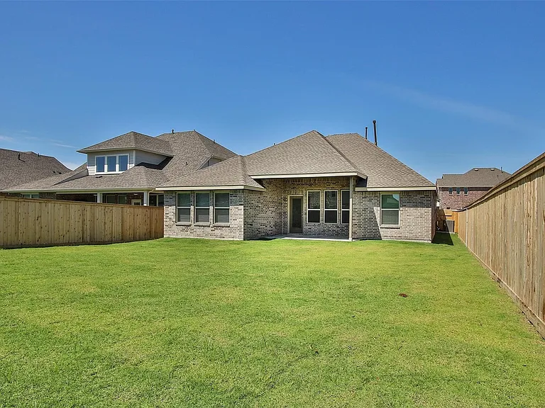 15230 Kickapoo Cavern Dr — Photo 37