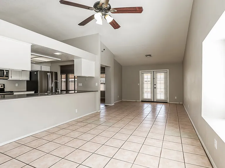 5215 W Diana Ave — Photo 8
