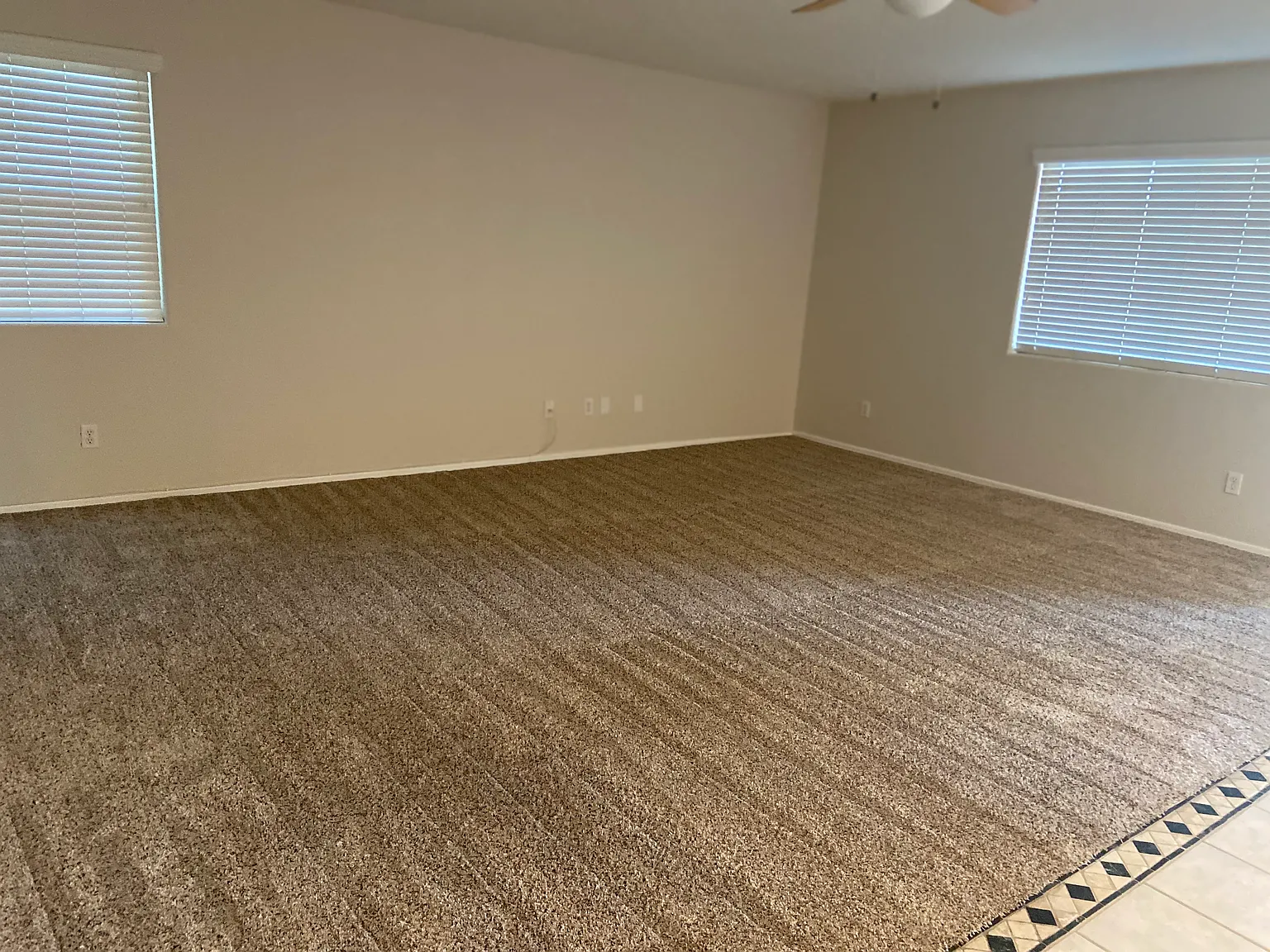 5 bed, 4009 sqft, $3,200 — Photo 4