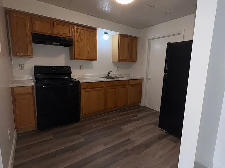 1040 W Princess St #10 — Photo 5